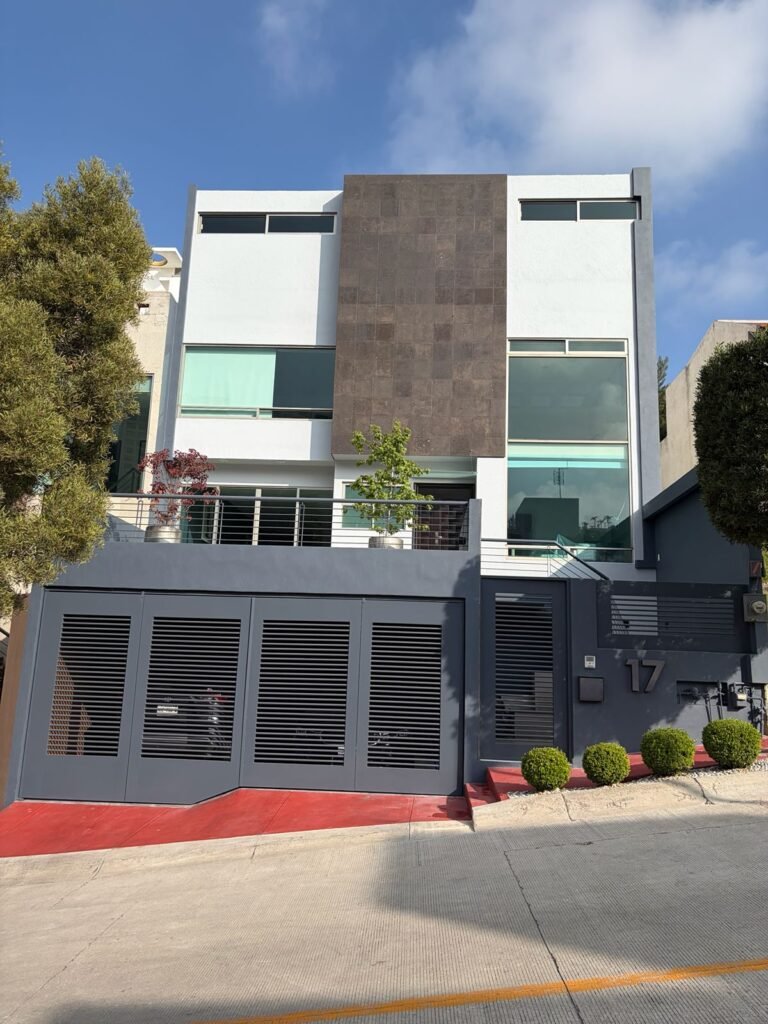 CASA EN VENTA EN LA 6TA LOMAS VERDES